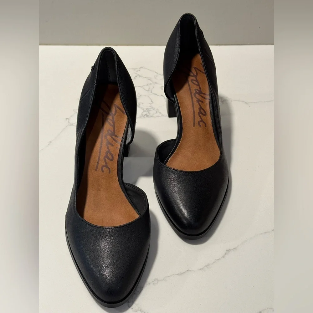 Zodiac Gracie Women's Black Leather Side Cutout pumps